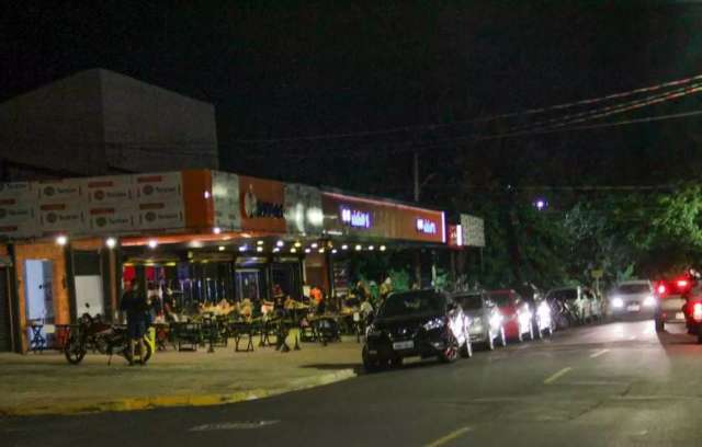 Restaurantes esperam retorno do movimento com novo hor&aacute;rio do toque de recolher