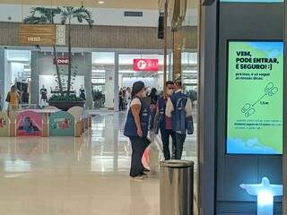Ap&oacute;s den&uacute;ncias, Vigil&acirc;ncia Sanit&aacute;ria percorre shoppings de Campo Grande