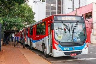 Em março, ônibus tiveram período exclusivo de circulação apenas de profissionais de Saúde com destino a hospitais. (Foto: Henrique Kawaminami)
