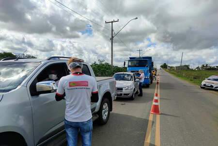 Quem entrar ou sair de munic&iacute;pio durante feriado ter&aacute; de passar por barreira
