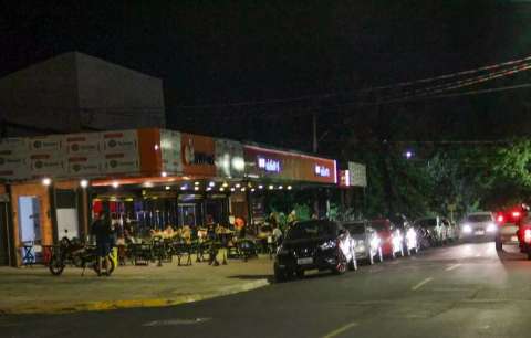 Restaurantes esperam retorno do movimento com novo hor&aacute;rio do toque de recolher