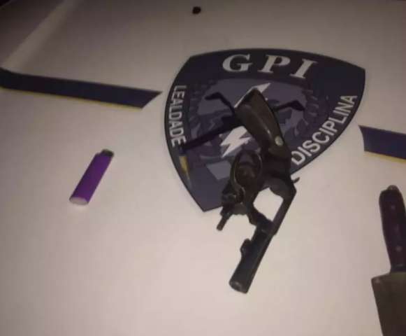Monitorado por tornozeleira eletr&ocirc;nica, detendo &eacute; flagrado com arma e muni&ccedil;&atilde;o 