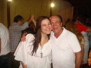 Karina e o pai Euler, durante festa da família em Manaus. (Foto: Arquivo Pessoal)