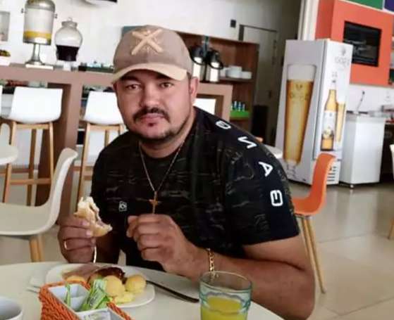Condenado a 10 anos por atropelar e esfaquear clientes de bar em briga &eacute; preso