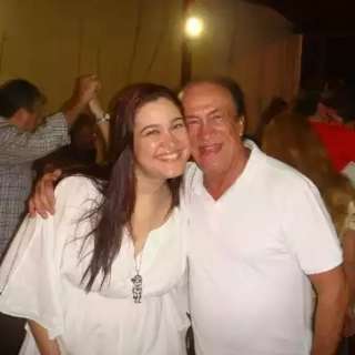 Sob l&aacute;grimas de cinco pessoas, coronav&iacute;rus levou pai de Karina 