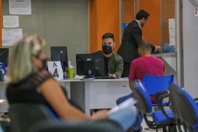 Servidores voltam ao trabalho presencial e s&oacute; grupo de risco fica a dist&acirc;ncia