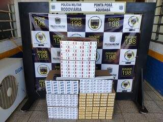 Dupla &eacute; flagrada com R$ 10 mil em cigarros contrabandeados na fronteira de MS