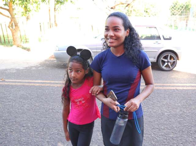 Crian&ccedil;ada fica dentro de casa e disciplina &eacute; garantida pelas mulheres