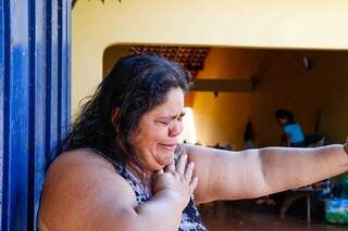 Bebê de 2 anos se afoga ao tentar alcançar brinquedo na piscina Bebê de 2 anos se afoga ao tentar alcançar brinquedo na piscina
