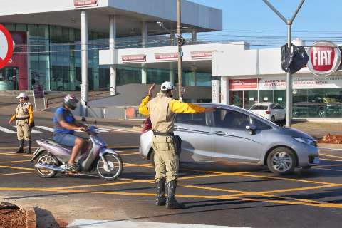 Novas rotatórias da Rua Joaquim Murtinho começam a receber sinalização