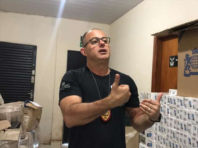 Em carro rebocado por guincho, fam&iacute;lia acaba presa com tabletes de maconha