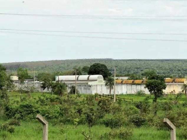 Jovens s&atilde;o flagrados tentando furar parede da Unei Dom Bosco 