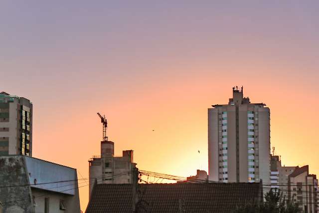 Meteorologia prev&ecirc; feriado de c&eacute;u claro e com m&aacute;xima de 36&deg;C em MS