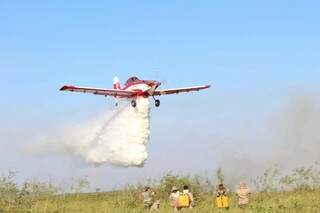 Air Tractor e equipes em terra no combate aos incêndios no Pantanal (Foto/Divulgação: CB)