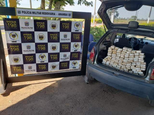 Parado na MS-376, ga&uacute;cho &eacute; preso com 75 tabletes de droga sob lataria de ve&iacute;culo