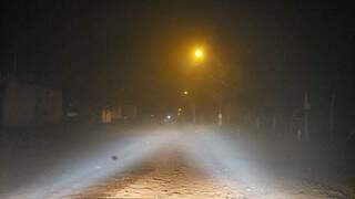 Cortina de fumaça se estendeu nas ruas do bairro e obrigou moradores a fechar portas e janelas. (Foto: Maria Eduarda Echeverria e Arthur Echeverria)