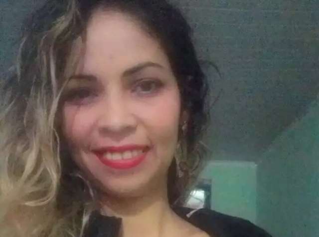Enquanto pol&iacute;cia ca&ccedil;a &quot;Hulk&quot;, Graziele &eacute; sepultada em despedida breve