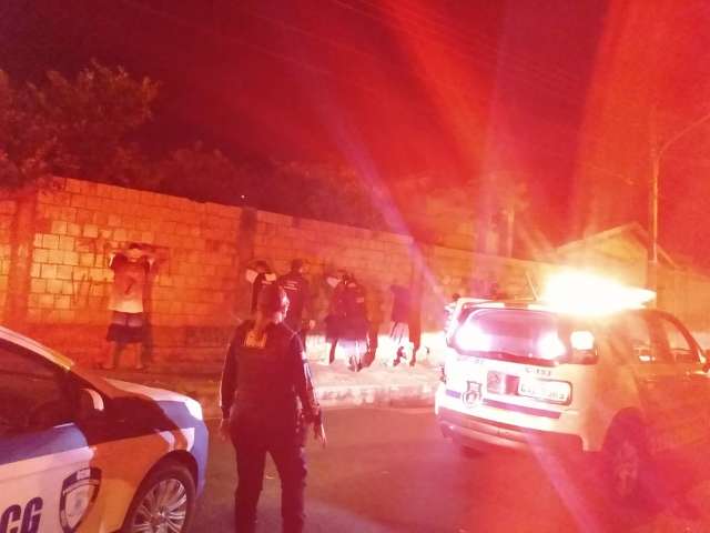 Guarda prende um por tr&aacute;fico e aborda 168 por descumprirem toque de recolher