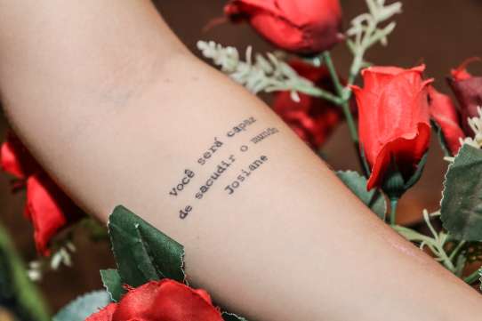 No Braco Tattoo Incentiva Osmira E Homenageia Mae Fa Raul Seixas Comportamento Campo Grande News