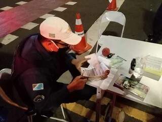 PM e Detran flagram 19 motoristas bêbados em blitz na Afonso Pena PM e Detran flagram 19 motoristas bêbados em blitz na Afonso Pena