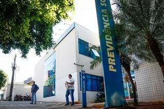 Sem saber de fechamento prorrogado, aposentados buscam ag&ecirc;ncias do INSS 