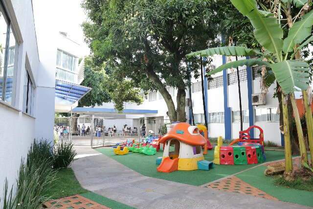 Procon come&ccedil;a notificar, mas diz que 50 escolas j&aacute; d&atilde;o descontos de at&eacute; 20%