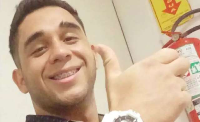 Pol&iacute;cia procura moto de rapaz que foi jogado morto no Inferninho