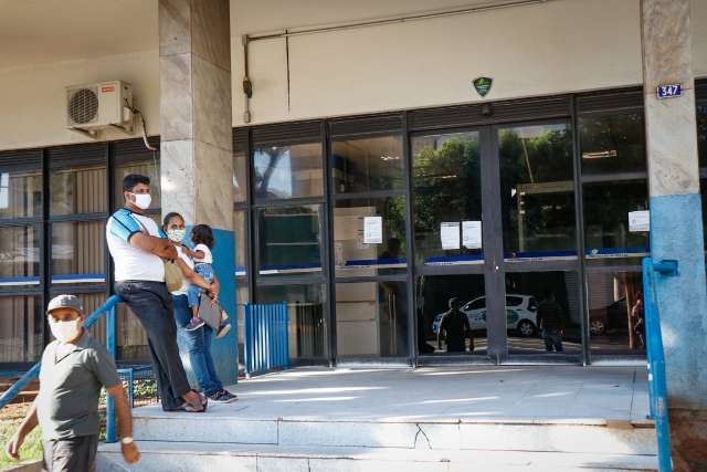 Sem saber de fechamento prorrogado, aposentados buscam ag&ecirc;ncias do INSS 