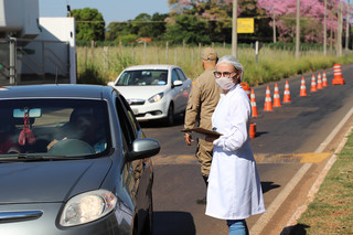 Ocupantes de 1,5 mil veículos passaram pela bairreira sanitária municipal (Foto: William Gomes/Prefeitura de Nova Andradina)