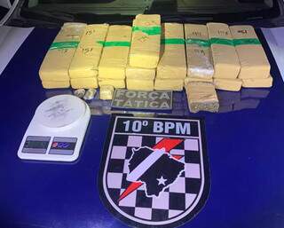 PM encontra 19 tabletes de maconha em casa de cachorro no Aero Rancho