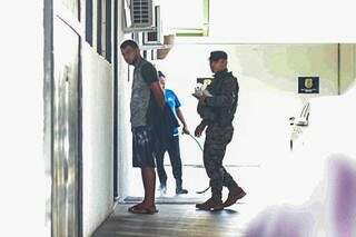 Acusado de contrabando e tr&aacute;fico de drogas, grupo ostentava queimando dinheiro