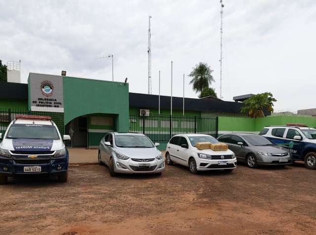 Trio fura bloqueio na MS-295, mas &eacute; preso com 181 quilos de maconha e ve&iacute;culos 