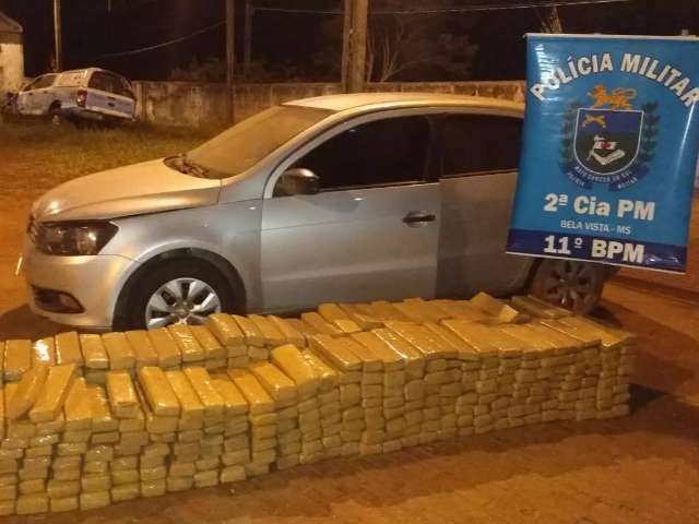 Traficante &eacute; presa com Gol recheado de 411 quilos de maconha