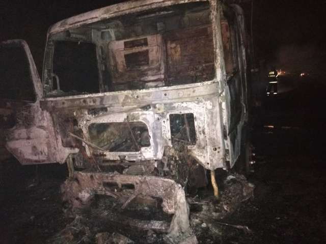 Caminh&atilde;o vindo de SP tem &quot;perda total&quot; depois de inc&ecirc;ndio na BR-262