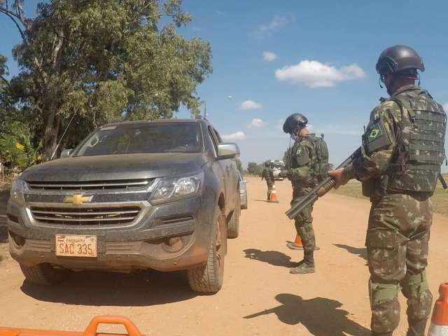 Ex&eacute;rcito j&aacute; impediu 214 estrangeiros de cruzarem a fronteira de MS 