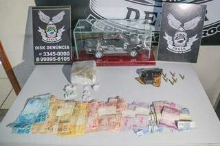 Homem é preso com arma ilegal enquanto "caçava" ladrão Homem é preso com arma ilegal enquanto "caçava" ladrão
