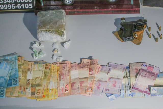 Homem &eacute; preso com arma ilegal enquanto &quot;ca&ccedil;ava&quot; ladr&atilde;o