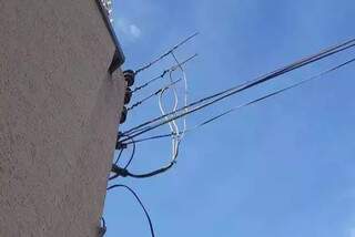Morador reclama que m&atilde;e ficou sem energia el&eacute;trica depois de furto de fios
