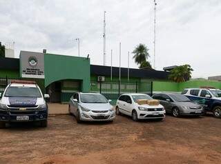 Trio fura bloqueio na MS-295, mas é preso com 181 quilos de maconha e veículos Trio fura bloqueio na MS-295, mas é preso com 181 quilos de maconha e veículos