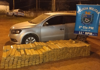 Traficante &eacute; presa com Gol recheado de 411 quilos de maconha