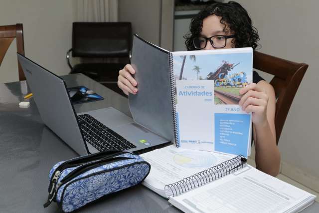 Apostila ainda salva alunos e pais t&ecirc;m dificuldades para se envolver em estudos