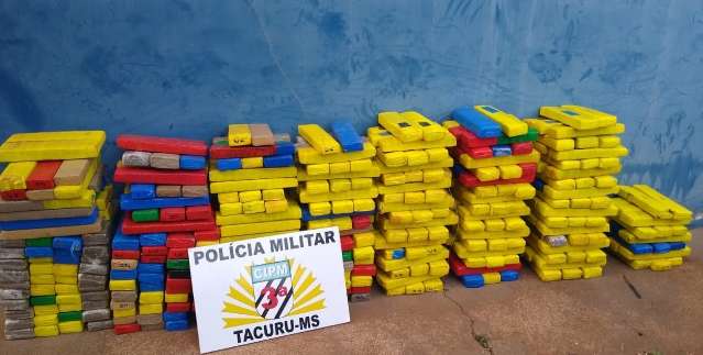 Cheiro forte &#039;&#039;denuncia&#039;&#039; e motorista &eacute; preso com mais de 400 kg de maconha