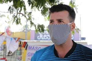Varal solid&aacute;rio com m&aacute;scaras gr&aacute;tis salva quem at&eacute; agora n&atilde;o arrumou uma