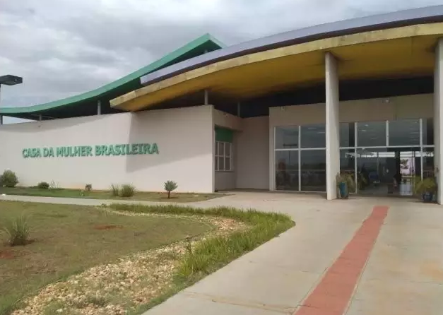 Mulher procura a pol&iacute;cia ap&oacute;s ter o carro rastreado por ex-marido 