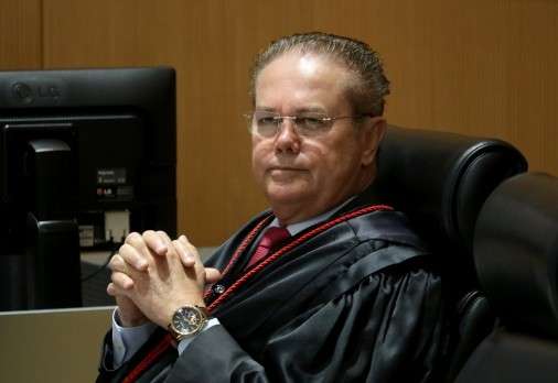Justi&ccedil;a nega indeniza&ccedil;&atilde;o a motociclista que sofreu acidente ao desviar de buraco