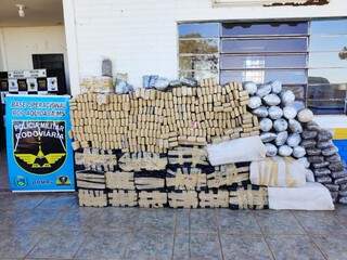 Pol&iacute;cia flagra ve&iacute;culo lotado com mais de 700 kg de drogas pr&oacute;ximo a fronteira