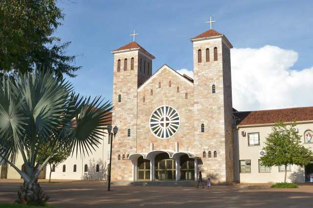 Mesmo com autoriza&ccedil;&atilde;o, diocese decide manter missas suspensas
