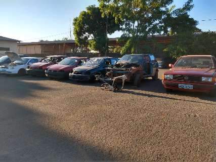 Em desmanche da Capital, pol&iacute;cia encontra 6 carros e uma moto furtados 