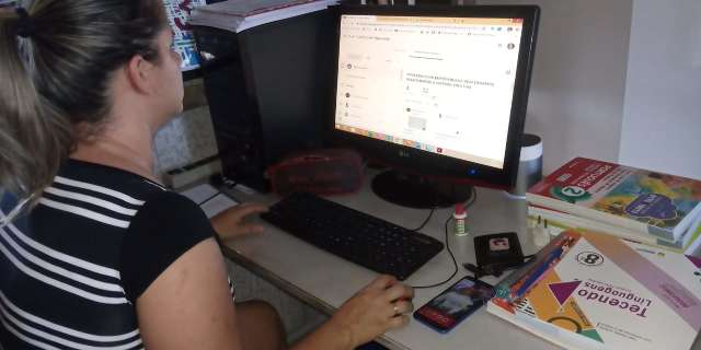 Durante paralisa&ccedil;&atilde;o, 90% dos alunos tiveram aulas virtuais, diz secret&aacute;ria