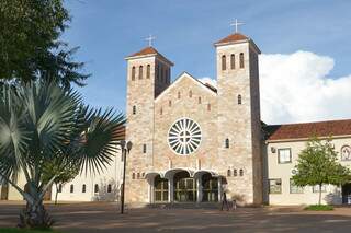 Mesmo com autoriza&ccedil;&atilde;o, diocese decide manter missas suspensas